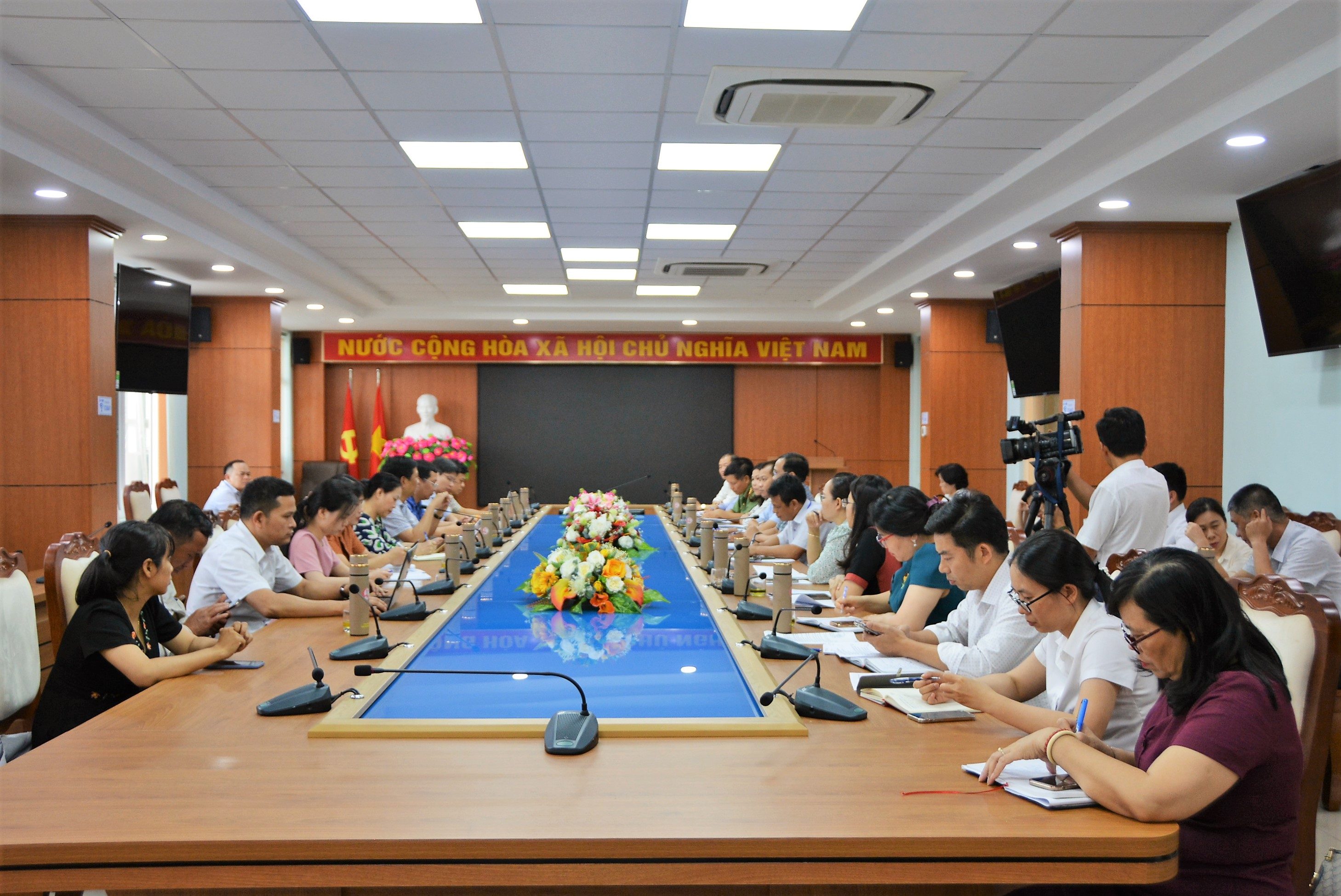 Khảo sát, hướng dẫn triển khai các nội dung đổi mới việc thực hiện cơ chế một cửa, một cửa liên thông trong giải quyết TTHC
